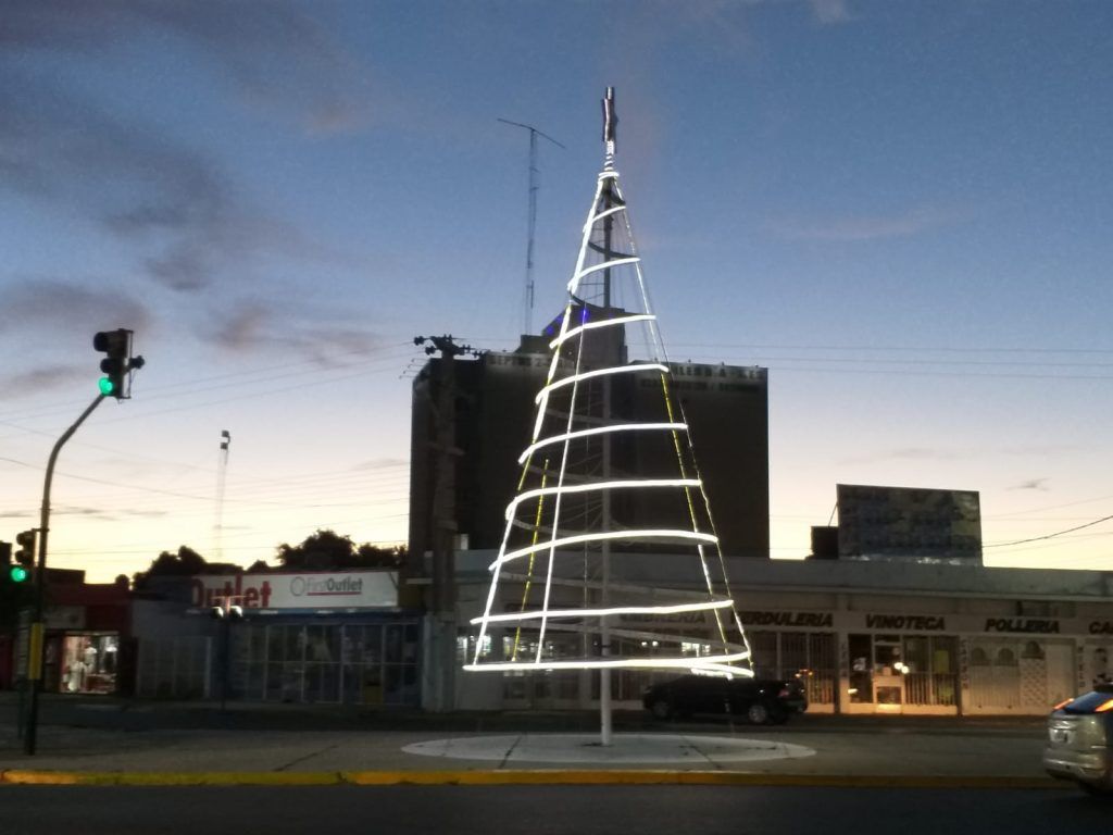 Arbolito navideño en Caleta Olivia