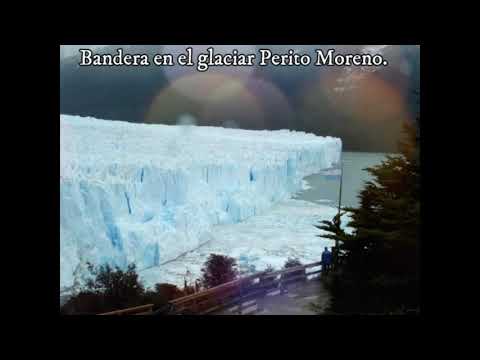 Bandera Argentina en el glaciar Perito Moreno